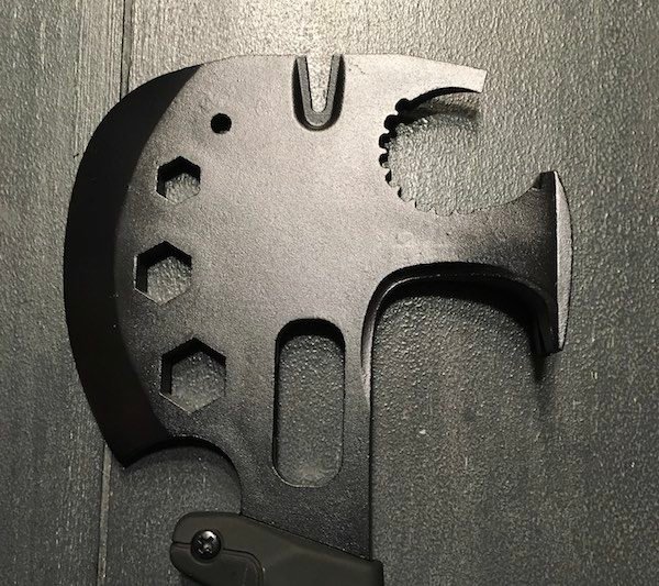 photo of the survival axe head